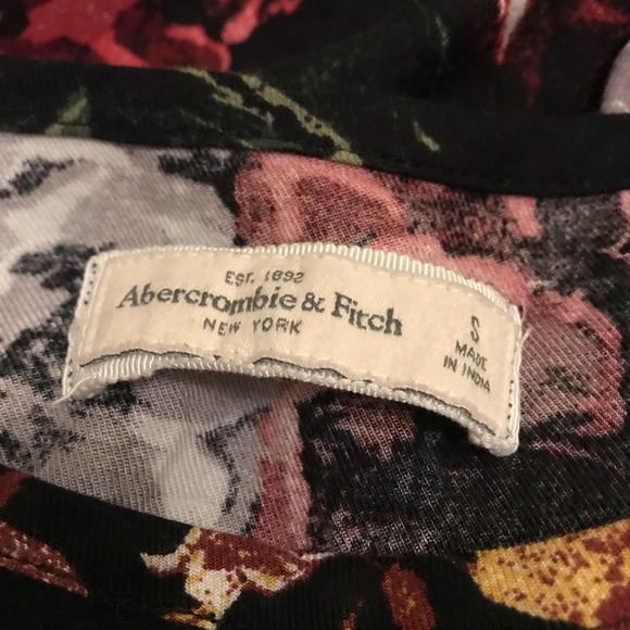 Embroidered Lace Floral Crop Tee - Picture 4 of 8